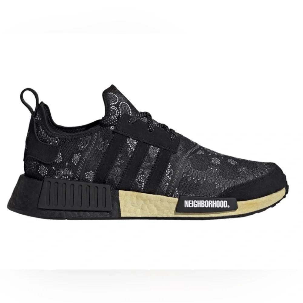 2022 Neighborhood x NMD R1 ‘Black Paisley Bandana - Picture 1 of 5